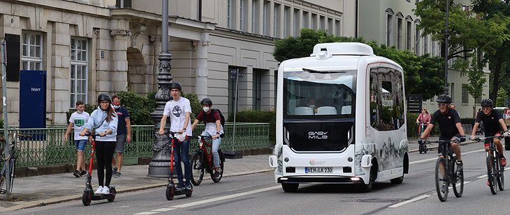 Autonomes Fahren im ÖPNV: Shuttle-Bus bei IAA Mobility macht erlebbar, wie Kunden und Klimaschutz durch Digitalisierung profitieren  (©Foto. Martin Schmitz)